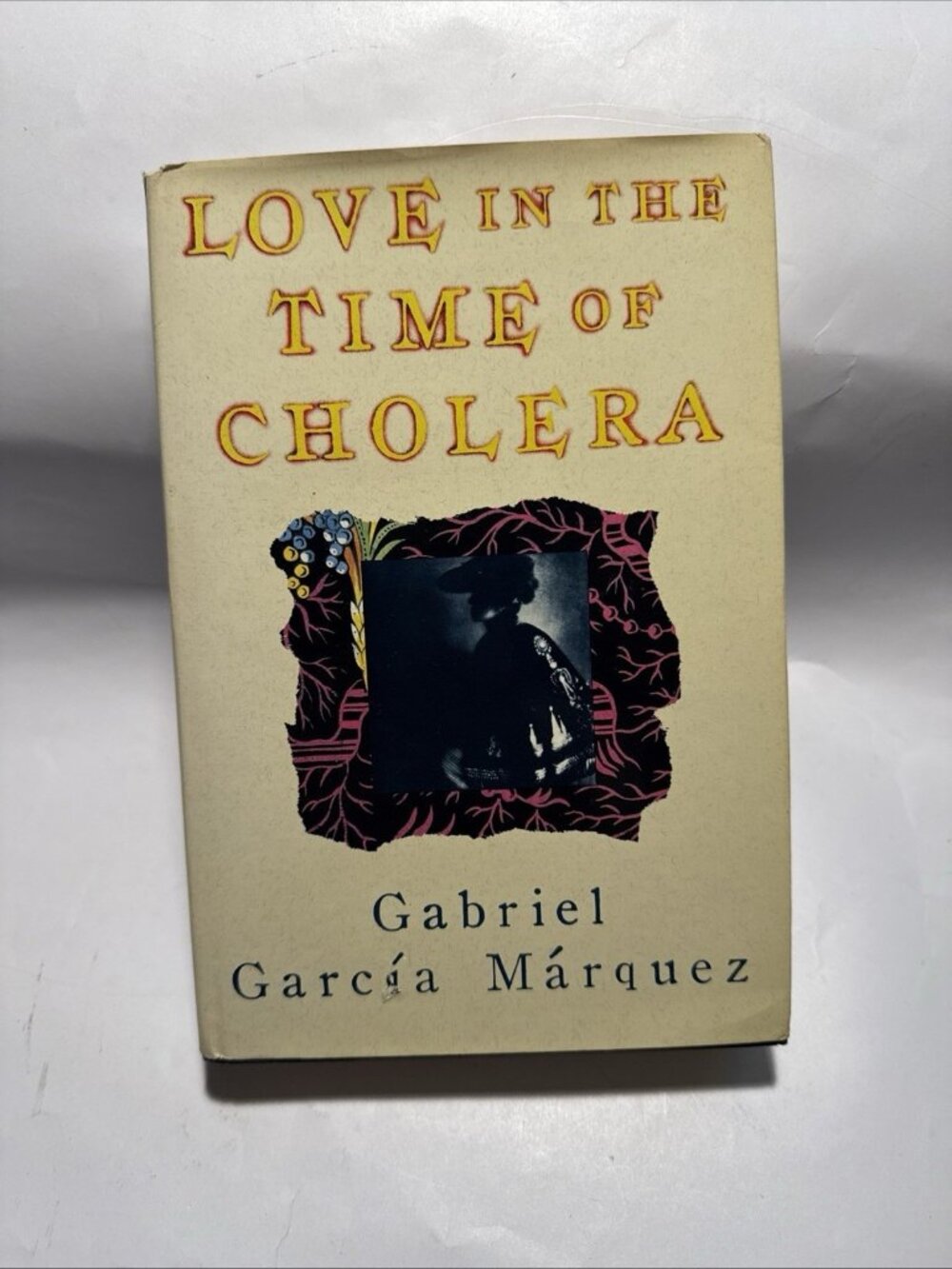 Gabriel Garcia Marquez Love in the Time of Cholera 1st US Edition 1988 HCDJ